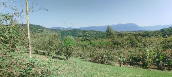 Chácara com vista para as montanhas