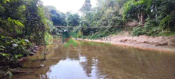 Seu Paraíso Particular em Paranaguá: Chácara com Múltiplas Pos...