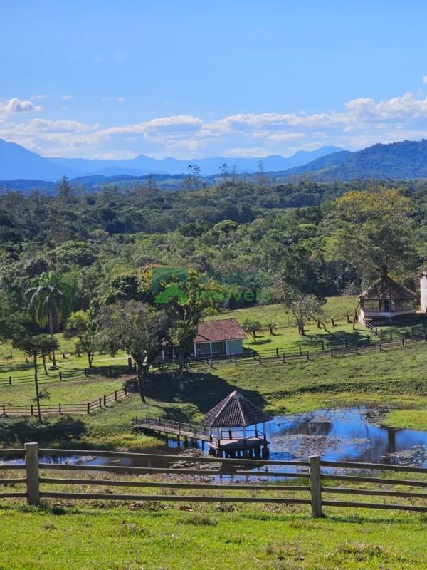 Fazenda /Sítio/ Haras com 416.880 m² (41,7 hec) no município d...