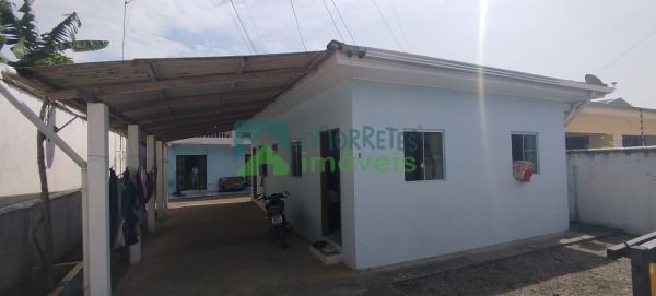 Sobrado e casa no mesmo terreno, em Morretes/PR