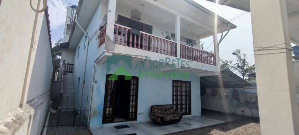 Sobrado e casa no mesmo terreno, em Morretes/PR