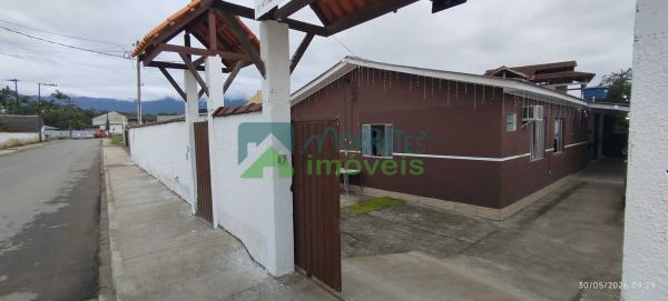 ? CASA COM CHALÉ INDEPENDENTE À VENDA EM MORRETES  PR
