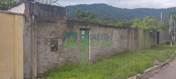 Ótimo terreno com grande potencial de valorização.