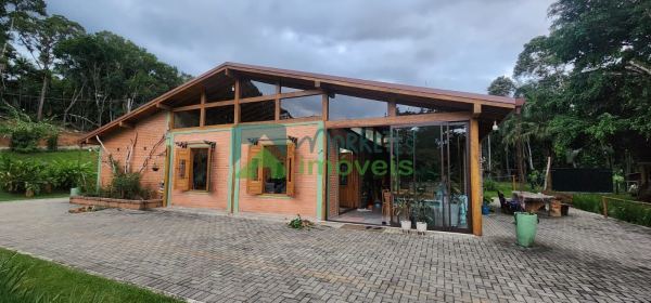 Chácara Alto Padrão, condominio fechado no rio Sagrado em Morr...
