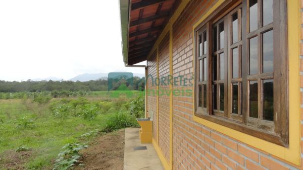 Chácara, com casa e pomar proximá ao centro de MorretesPR