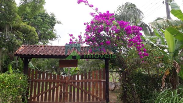 Chácara, com casa e pomar proximá ao centro de MorretesPR