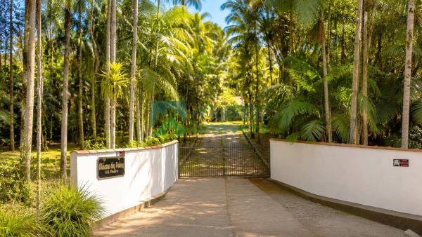 Chácara Exclusiva no Rio Sagrado com Localização Estratégica m...