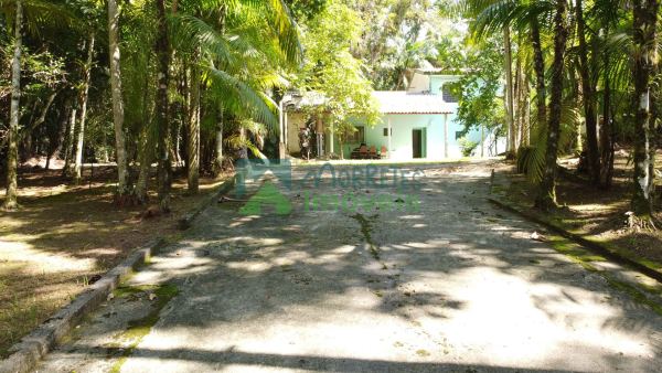 Chácara Exclusiva no Rio Sagrado com Localização Estratégica m...