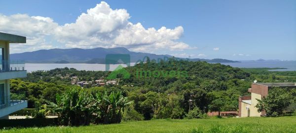 Terreno em condomínio fechado com 450m² acesso a piscinas e vi...