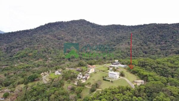 Terreno em condomínio fechado com 450m² acesso a piscinas e vi...
